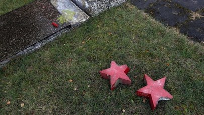 To dzieci zniszczyły cmentarz żołnierzy radzieckich na Podlasiu. Prokuratura: Chuligański wybryk 