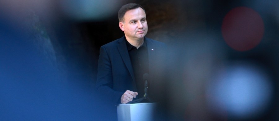 Prezydent Andrzej Duda pierwszy raz skorzystał z prawa weta. Odmówił podpisania ustawy o uzgodnieniu płci. Ma ona uprościć procedurę zmiany płci wpisanej m.in. w akt urodzenia, jeśli nie odpowiada ona płci odczuwanej przez daną osobę.