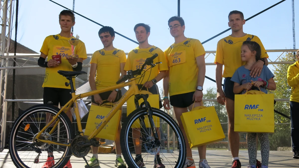 Paweł Wereckij z Doniecka wśród mężczyzn i Katarzyna Golba z Mielca wygrali Mini Marathon o Puchar RMF FM w Katowicach. Na Placu Słonecznym zakończyła się  ceremonia dekoracji zwycięzców. Puchary i nagrody wręczał dziennikarz RMF FM Marcin Buczek.