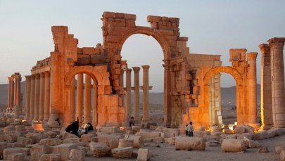 ​Dżihadyści zburzyli łuk triumfalny w Palmyrze