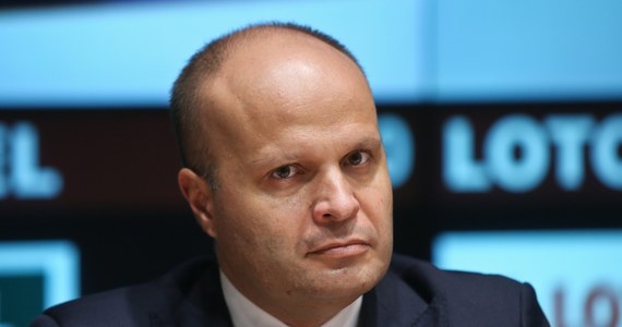 Prezes spółki Tauron Polska Energia - Jerzy Kurella z opóźnieniem prosi o zwolnienie go z zakazu konkurencji w PGNiG. Tym samym przyznaje się do błędu. Wcześniej ujawniliśmy, że w czwartek objął funkcję prezesa koncernu, pomimo że niemal do końca roku wciąż obowiązuje go zakaz konkurencji z jego poprzednim pracodawcą - Polskim Górnictwem Naftowym i Gazownictwem. Ustalił to reporter RMF FM Krzysztof Berenda. 