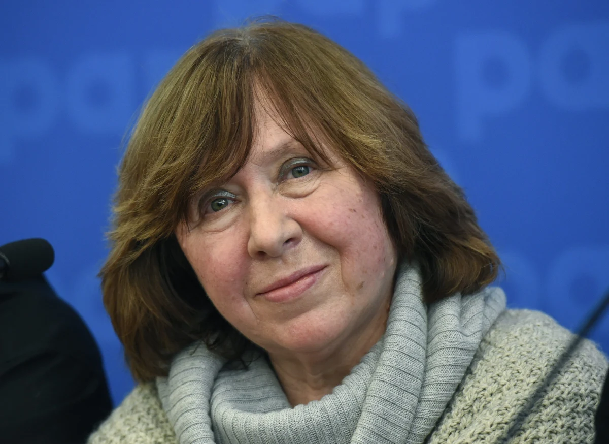 Laureat literackiej  Nagrody Nobla zostanie ogłoszony w czwartek 8 października o godzinie 13 - poinformowała w Akademia Szwedzka. Główną kandydatką do tego wyróżnienia jest Swietłana Aleksijewicz, pisarka i dziennikarka urodzona na Ukrainie, mieszkająca na Białorusi i tworząca po rosyjsku.