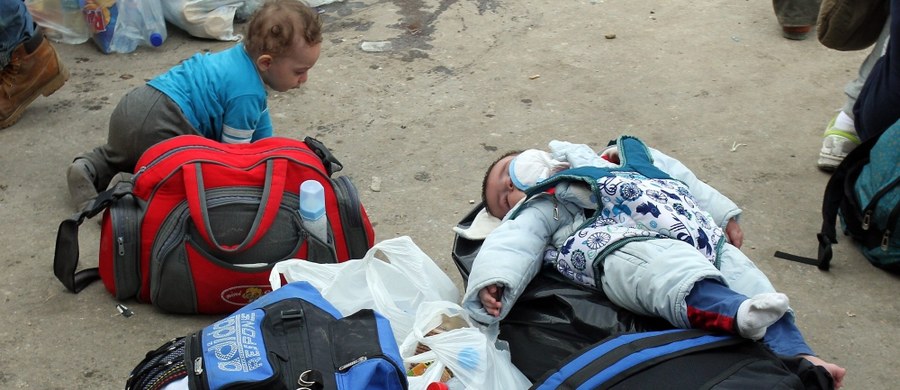 Ciała dwóch chłopców znaleziono na greckiej wyspie Kos, na plaży należącej do hotelu. Jeden z nich nie ma roku, drugi ma nie więcej niż pięć lat. Prawdopodobnie są małymi uchodźcami, którzy utonęli w pontonowej łodzi na Morzu Śródziemnym. 