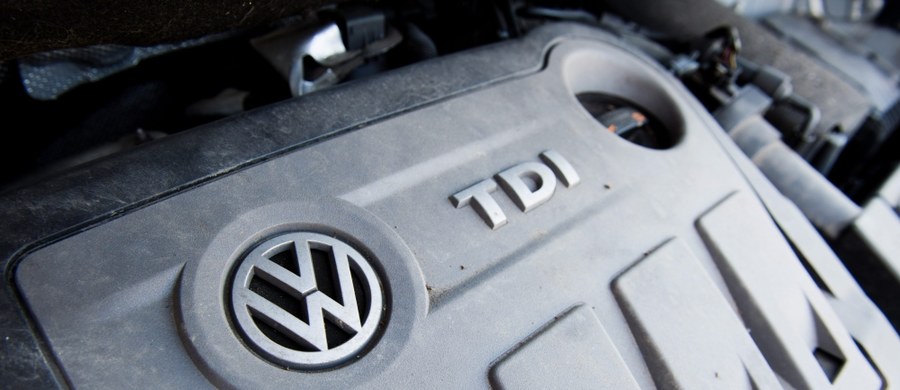 Akcja usuwania z samochodów z silnikami Diesla zabezpieczeń przed nadmierną emisją tlenków azotu podczas testów rozpocznie się w styczniu i potrwa cały rok – zapowiada w wywiadzie nowy szef koncernu Volkswagen Matthias Mueller.