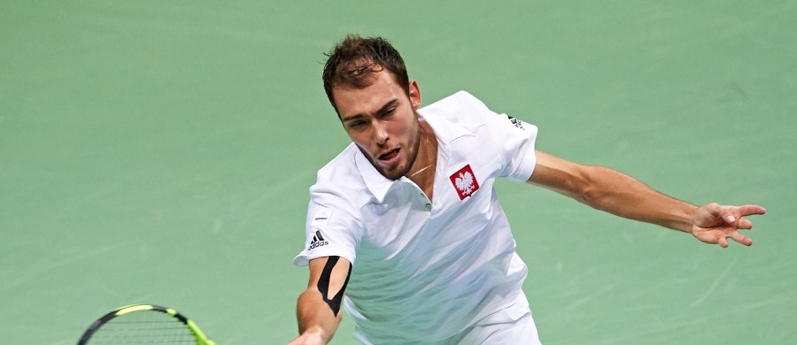 Jerzy Janowicz przeszedł w Warszawie zabieg wstrzykiwania komórek macierzystych do kolana. Nie wiadomo, kiedy wróci do gry. "Istnieje groźba, że w ogóle już nie wystąpi w tym sezonie" - powiedziała matka tenisisty z Łodzi Anna Janowicz.