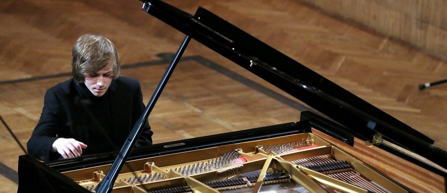 Wśród 43 pianistów zakwalifikowanych do II etapu przesłuchań XVII Konkursu Chopinowskiego znalazło się ośmiu reprezentantów Polski. Nazwiska wszystkich, którzy zagrają w kolejnym etapie rywalizacji ogłoszono w środę wieczorem w Filharmonii Narodowej w Warszawie.