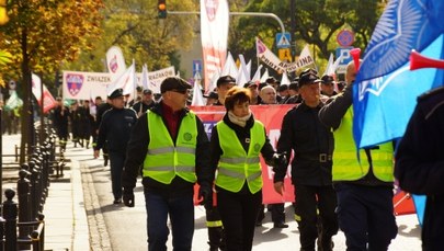 Protest mundurowych przed Sejmem. Chcą podwyżek 