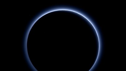 Niebieskie niebo na Plutonie