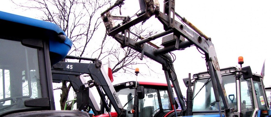 5 rolników spod Pyrzyc dwa miesiące spędzi w areszcie, reszta będzie odpowiadać z wolnej stopy. Szczecińska prokuratura zarzuca 12 osobom stworzenie gangu, który ustawiał przetargi na sprzedaż ziemi z Agencji Nieruchomości Rolnych.