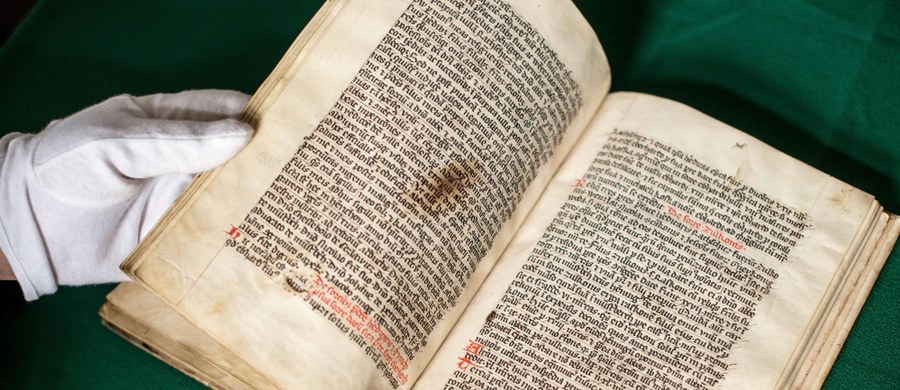 Księga Henrykowska - trzynastowieczna kronika opactwa cystersów w Henrykowie na Dolnym Śląsku została wpisana na listę światowego dziedzictwa UNESCO. To właśnie z niej pochodzi słynne zdanie uważane za pierwszy zapis w języku polskim: "Daj, ać ja pobruszę, a Ty poczywaj". 