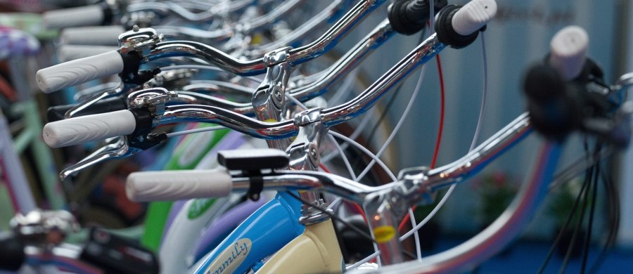 Francuski wymiar sprawiedliwości się kompromituje – alarmują nadsekwańskie media. Belgijski przemytnik narkotyków uciekł z więzienia w Besancon... na rowerze. Pozwolono mu bowiem wziąć udział w organizowanej przez zakład karny wyścigach kolarskich.