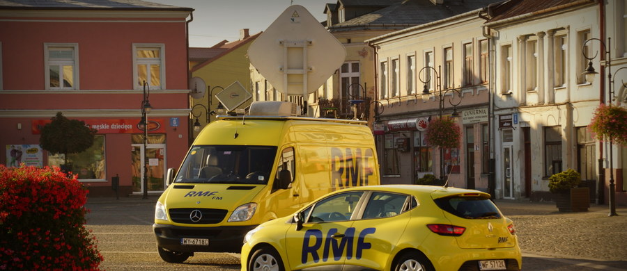 Dziś byliśmy w mieście Pieniążka, który rozsławił Skierniewice, dlatego przysiedliśmy się do niego na ławeczce. Szukaliśmy najlepszego przepisu na „skierlotkę” i ruszyliśmy szlakiem dawnej kolei warszawsko-wiedeńskiej do starej parowozowni. Na koniec wypoczywaliśmy w fantastycznym ogrodzie, po którym przechadzał się poeta Ignacy Krasicki.