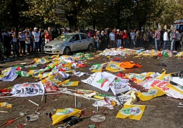 Krwawy zamach w Ankarze. Zginęło co najmniej 95 osób, trwają poszukiwania organizatorów