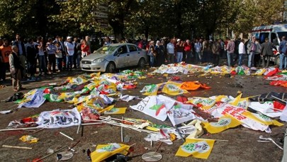 Krwawy zamach w Ankarze. Zginęło co najmniej 95 osób, trwają poszukiwania organizatorów