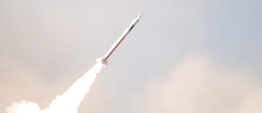 Dwa tygodnie temu Iran z powodzeniem przetestował rakiety balistyczne średniego zasięgu – poinformowali przedstawiciele irańskiej armii, cytowani przez agencję Tasnim. Iran jest krytykowany przez Zachód za próby rakiet balistycznych.
