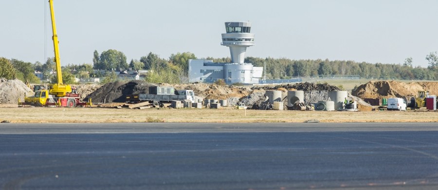 Dziś wznowiono ruch samolotów w poznańskim porcie lotniczym Ławica. Był on wstrzymany ze względu na trwające trzy tygodnie prace związane z modernizacją drogi startowej. 