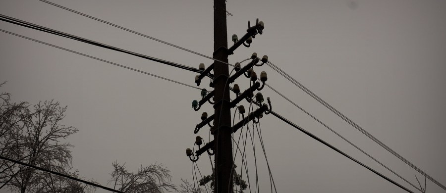 10,8 tys. odbiorców w województwie świętokrzyskim zostało pozbawionych dostaw energii elektrycznej - wynika z informacji oddziałów PGE Dystrybucja. Awarie spowodowane są przez intensywne opady śniegu.