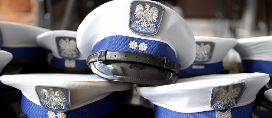 Śmierć 38-letniego funkcjonariusza w krakowskim komisariacie policji. Informację z Gorącej Linii RMF FM potwierdził nasz reporter Krzysztof Zasada. 