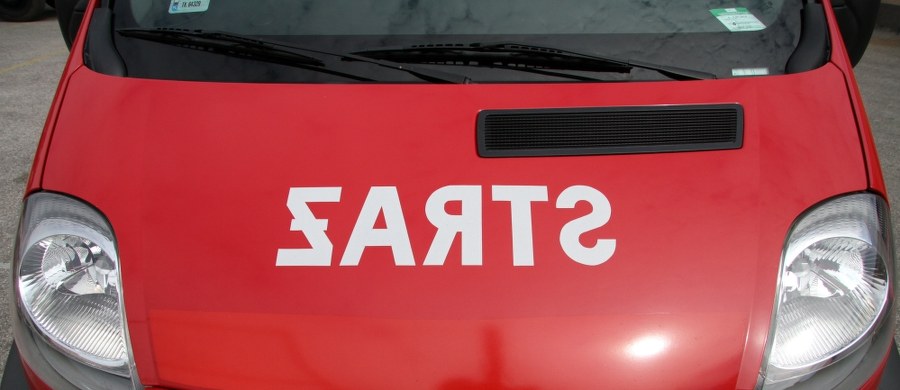 Kilkadziesiąt osób zostało ewakuowanych po tym, jak zawaliła się ściana budynku przy ulicy Kościelnej w Poznaniu. Jeśli powrót do kamienicy nie będzie możliwy, jej mieszkańcy spędzą noc w hotelach. 