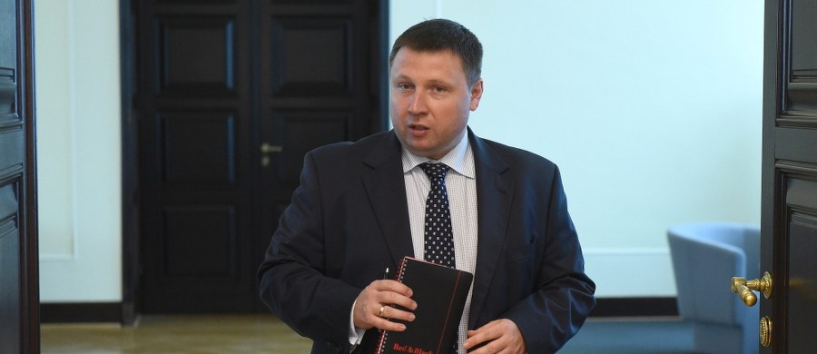 PO ustępuje PiS? Debata Beata Szydło-Ewa Kopacz jednak 19 października. Jak wyglądało spotkanie szefów sztabów? Jak kandydatki na stanowisko premiera będą się przygotowywały? Platforma mówi, że to powinna być debata liderów partii, a Jarosław Kaczyński boi się debatować. Co zrobi PO po wyborach parlamentarnych? Co z rządowym samolotem do Szczecina, który miał polecieć i wrócić pusty? W środę gościem Konrada Piaseckiego w Kontrwywiadzie RMF FM będzie szef sztabu PO Marcin Kierwiński. 