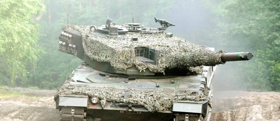 Wada konstrukcyjna pocisków ćwiczebnych oraz błędy ludzi – to  jak dowiedział się reporter RMF  FM - główne hipotezy rozpatrywane przez wojskową komisję ws. przyczyn wrześniowego tragicznego wypadku podczas szkoleń na poligonie w Świętoszowie na Dolnym Śląsku. Zapalił się wtedy czołg Leopard. Jeden żołnierz zmarł, trzech zostało rannych. 