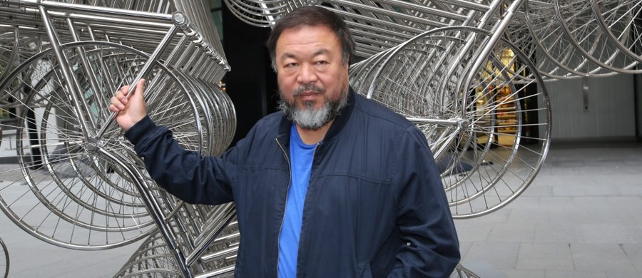 Ai Weiwei, chiński artysta i dysydent, spisuje swoje wspomnienia. Książka zostanie opublikowana na wiosnę 2017 roku - poinformowało wydawnictwo Crown, należące do domu wydawniczego Penguin Random House. Wspomnienia mają opisywać czasy od lat 80. i 90. ubiegłego wieku, kiedy Ai żył w Stanach Zjednoczonych, aż do jego licznych konfliktów z chińskimi władzami.
