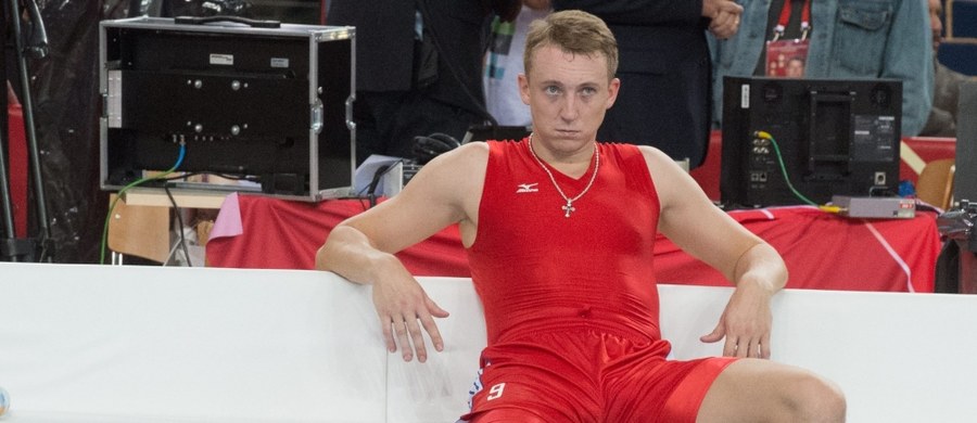 Kontrowersyjny rosyjski siatkarz Aleksiej Spiridonow, doskonale znany kibicom nad Wisłą, znów o sobie przypomniał. Po porażce polskich siatkarzy w ćwierćfinale mistrzostw Europy Rosjanin zamieścił na Twitterze prześmiewcze wpisy. Zdążył je już jednak usunąć…