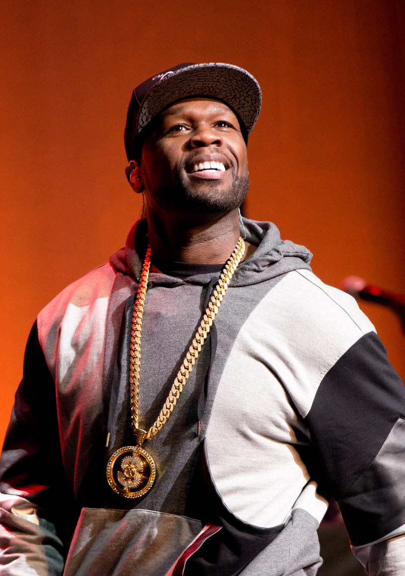 Raper, który w lipcu ogłosił swoje bankructwo nie rozpaczał zbyt długo. W sieci pojawiły się jego kolejne zdjęcia z pieniędzmi, a co ważniejsze 50 Cent zapowiedział nowy materiał, który ma pojawić się jeszcze w październiku. 