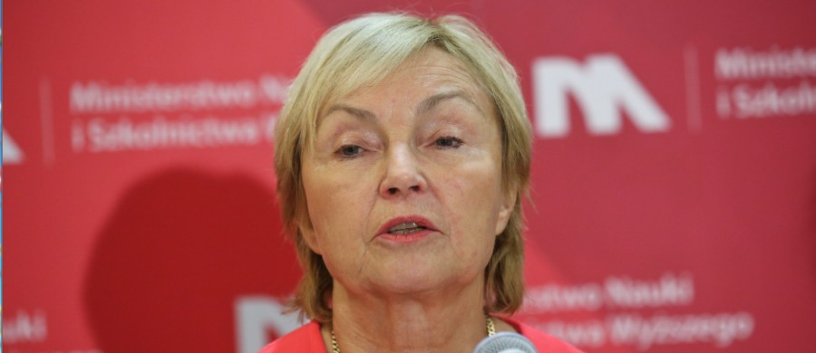 Po tragedii na imprezie studenckiej w Bydgoszczy minister nauki Lena Kolarska-Bobińska zwróci się jeszcze dziś do rektorów wszystkich uczelni w kraju o przegląd procedur i sposobów postępowania w czasie imprez masowych na uczelniach - poinformował resort nauki.