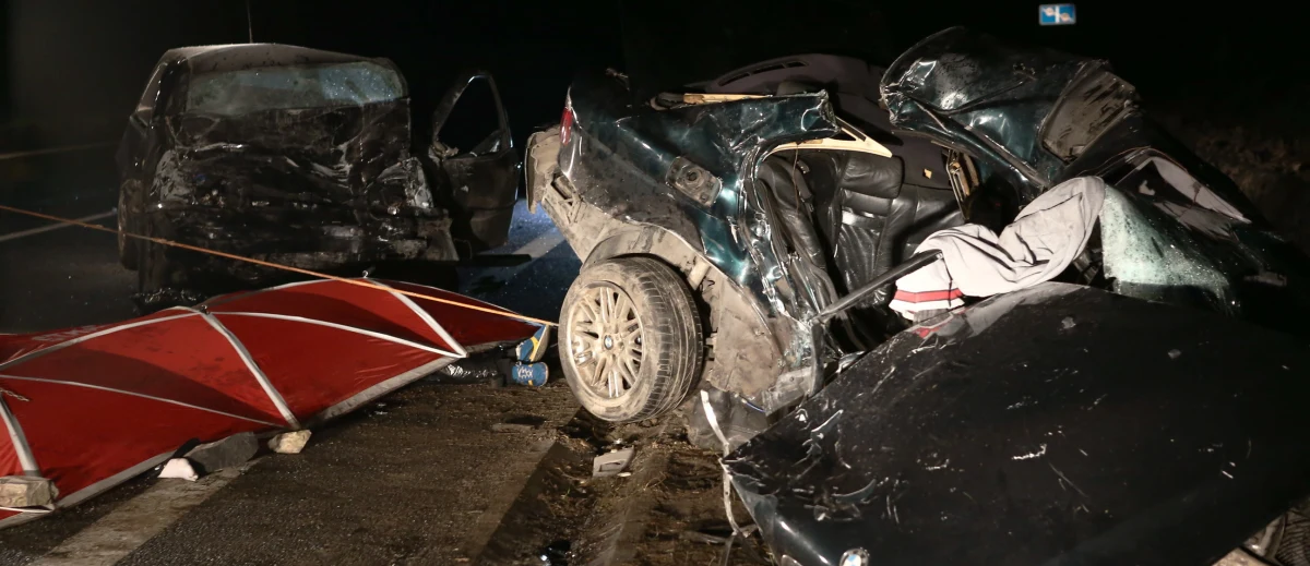 Pięć osób nie przeżyło tragicznego wypadku na ulicy Popiełuszki w Płocku. Doszło tam do czołowego zderzenia dwóch samochodów osobowych. 