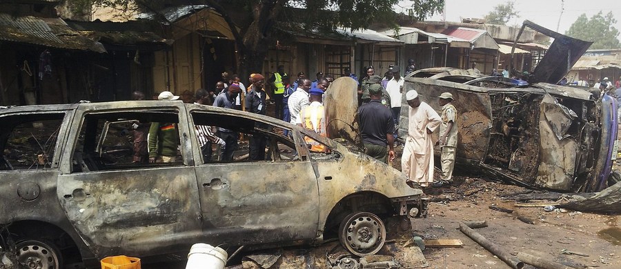 Krwawy zamach w północno-wschodniej Nigerii. W eksplozji dwóch bomb w meczecie w mieście Maiduguri zginęło kilkadziesiąt osób - poinformowały lokalne władze. Zdaniem mieszkańców miasta, zamachu dokonali ekstremiści z organizacji Boko Haram.