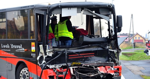 Na obwodnicy Wolina w województwie zachodnio-pomorskim doszło do poważnego wypadku. Autobus, którym podróżowały dzieci, zderzył się z ciężarówką. Są ranni. 