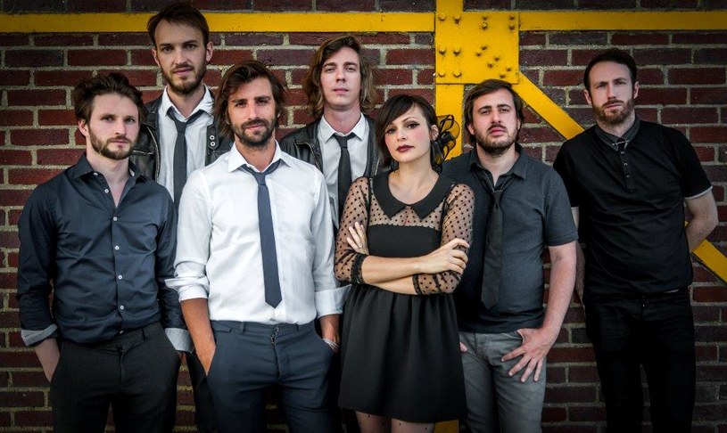 Połączenie swingu i muzyki elektronicznej to znak rozpoznawczy grupa Caravan Palace. Na najnowszym albumie słychać nawiązania do jednego z pierwszych zespołów jazzowych w Europie - Quintette du Hot Club de France. Album zapowiada singel "Lone Digger". 