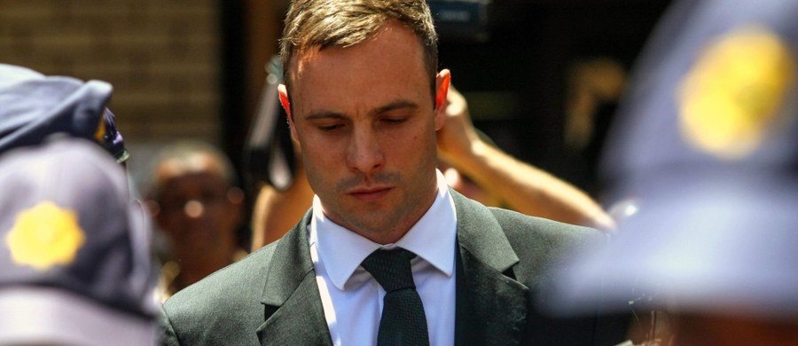 Oscar Pistorius opuścił więzienie i resztę kary będzie odbywał w domu. Niepełnosprawny lekkoatleta 21 października ubiegłego roku został skazany na pięć lat pozbawienia wolności za nieumyślne spowodowanie śmierci swojej dziewczyny.