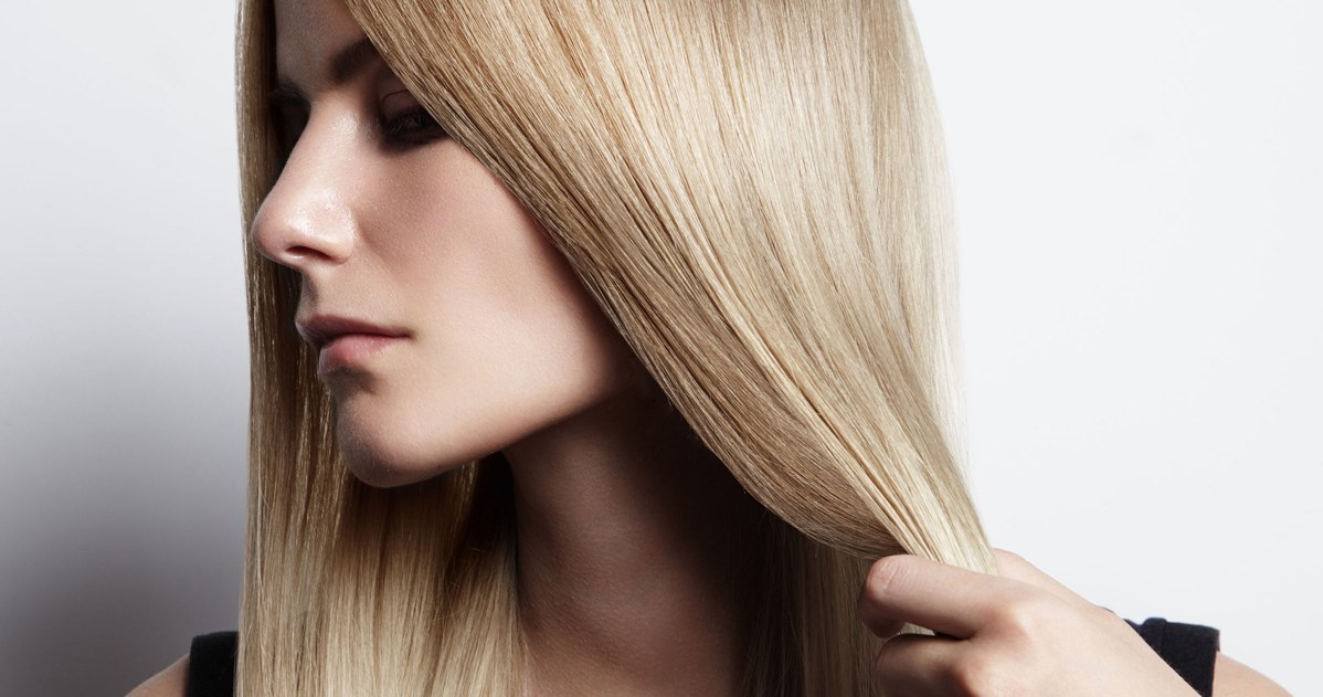 Szokuje, ale wygładza włosy jak nanoplastia. Pewnie masz go w lodówce