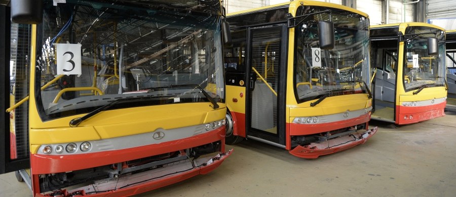 Jest szansa na ratunek dla upadłej fabryki autobusów Autosan w Sanoku. Ofertę kupna Autosanu złożyła Huta Stalowa Wola, wchodząca w skład Polskiej Grupy Zbrojeniowej. Tym samym potwierdzają się informacje dziennikarzy RMF FM sprzed kilku tygodni. Autosan jest od 2013 roku w stanie upadłości. Syndyk już kilka razy szukał nabywcy. Teraz, jak zapewnia wiceminister skarbu, Autosan będzie mógł wrócić do dawnej świetności. 