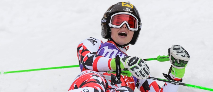 Jedna z najlepszych alpejek ostatnich lat Anna Fenninger nie wystąpi w tym sezonie Pucharu Świata. Austriaczka na treningu w Soelden, trzy dni przed inauguracją cyklu, zerwała więzadła krzyżowe w kolanie.