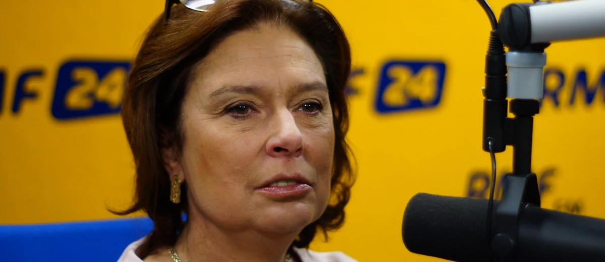 „Rządy PO to był najlepszy czas dla Polski w ostatnim 25-leciu. Zamykamy te 8 lat. Na pewno Platforma nie zniknie ze sceny politycznej. Będziemy dalej działali i robili to, co uważamy za rozsądne dla Polski” – mówi w Kontrwywiadzie RMF FM marszałek Sejmu Małgorzata Kidawa-Błońska z PO. 
Nowe taśmy? „Nie przywiązuję do nich specjalnej wagi. Nie wiemy nawet, czy są prawdziwe” – odpowiada gość RMF FM. „To było 8 lat rządów, a taśmy są jednym małym wycinkiem tego wszystkiego. Dlaczego nie powiedzieć, że PO należy się nagroda za rzeczy, które zrobiliśmy pozytywnie? Nagrody jeszcze nie dostaliśmy” – mówi Kidawa. Pytana o to, dlaczego Platforma straszy PiS-em odpowiada: „Jeżeli PiS mówi, że będzie można odwoływać sędziego, bo prezydentowi nie będzie się podobał, to o czym my rozmawiamy?”. „Mam prawo mówić co mi się nie podoba i że ja tego nie chcę. I to nie jest straszenie PiS-em. Ja się po prostu na to nie godzę” – komentuje marszałek Sejmu. To ostatni taki piątek? „Taki tak…” – odpowiada. Ostatni piątek epoki rządów PO? „Każda partia ma lepsze i gorsze momenty” - uważa. To koniec PO? „Chyba pan żartuje” – mówi Kidawa-Błońska. "Jestem spokojna o Platformę, niezależnie od tego, co będzie w niedzielę” – komentuje. 