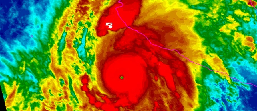 Nad Meksyk nadciąga znad Pacyfiku "najgroźniejszy huragan w historii kraju". Huragan Patricia ma mieć prędkość do 325 km/h. Ma zaatakować zachodnie wybrzeże kraju.