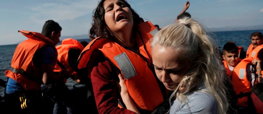 "Bułgaria, Serbia i Rumunia mogą zamknąć granice dla migrantów" - zapowiedział w Sofii bułgarski premier Bojko Borysow po rozmowie z szefami rządów Serbii Aleksandrem Vucziciem i Rumunią Victorem Pontą. "Nie dopuścimy, by nasze kraje stały się strefą buforową. (…) Jeżeli Niemcy i Austria i inne państwa zamkną granice, gotowi jesteśmy zareagować w ten sam sposób" - stwierdził Borysow.