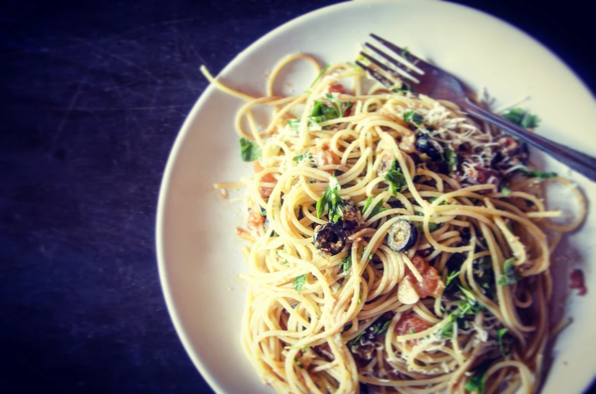 Wybory wyborami, ale zjeść coś trzeba. Dziś chyba nie może obyć się bez spaghetti! 25 października przypada bowiem Światowy Dzień Makaronu. Zatem świętujmy!