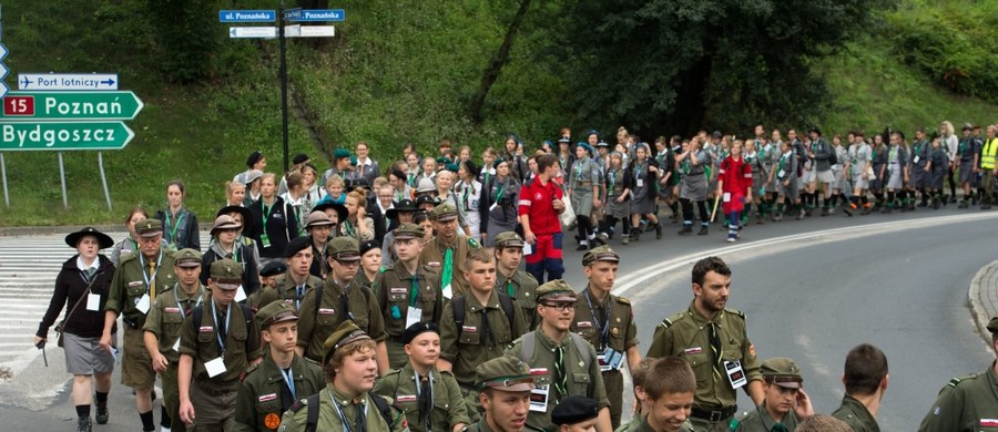 W krakowskim harcerstwie nigdy nie brakowało nader wyrazistych postaci, nadających ton nie tylko swoim drużynom i szczepom, ale także całemu polskiemu skautingowi. Pełniąc swoją służbę przez wiele lat wrastali w środowisko, będąc wzorami dla kolejnych pokoleń druhen i druhów, a czas jakby się ich w ogóle nie imał. Jednym z takich instruktorów był zmarły dzisiaj w wieku 82 lat harcmistrz i Harcerz Rzeczypospolitej Ryszard Wcisło - „Chytry Jastrząb”.
