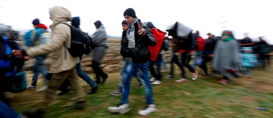 Tygodnik „ABC” publikuje w najnowszym wydaniu wyniki prowokacji dziennikarskie, która miała sprawdzić, czy polskie gminy są gotowe na przyjęcie uchodźców. „Polska prowincja daleka jest od nietolerancji. To nie uprzedzenia sprawiają, że wójtowie nie chcą przyjmować przybyszów z Bliskiego Wschodu, ale dramatyczny brak środków oraz nieudolność lub wręcz głupota władz centralnych” – podkreśla tygodnik. „Rząd godząc się na przyjęcie imigrantów, nawet na chwilę nie pomyślał, kto zapłaci za tę operację. Kto da pracę imigrantom i kto zajmie się ich aprowizacją w Polsce” – dodaje. 