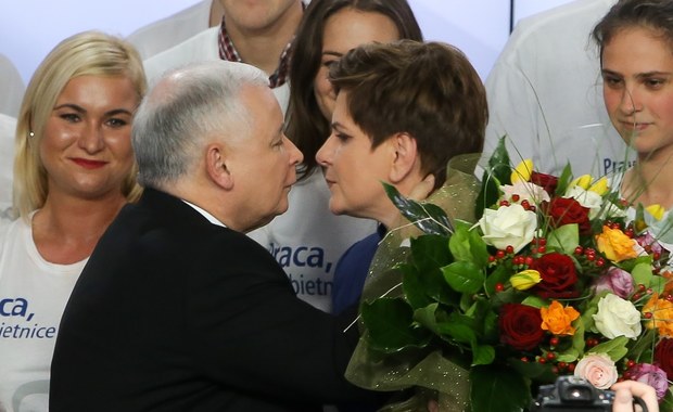 Niemiecka telewizja o zwycięstwie PiS-u: Idą ciekawe czasy, także dla nas - Wybory parlamentarne 2015 Pierwszy program niemieckiej telewizji publicznej ARD uważa, że utworzenie rządu przez PiS grozi "orbanizacją" Polski, co w Niemczech powinno uruchomić "sygnał alarmowy". "Idą ciekawe czasy, także dla nas" – zauważają tamtejsi komentatorzy.