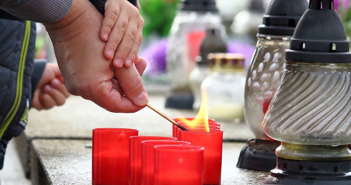 ​Znicze będą się paliły choćby tydzień. Wystarczy, iż przed wyjściem na cmentarz zrobisz to