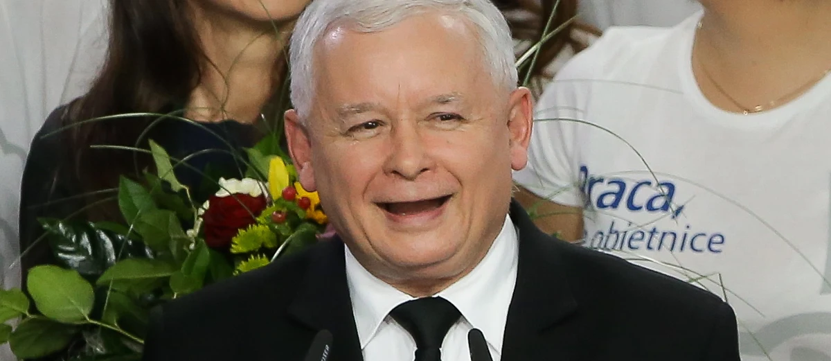 PiS bierze wszystko - w tym głosy warszawiaków. Ale w stołecznym pojedynku na szczycie niespodzianka - Jarosław Kaczyński przegrał z Ewą Kopacz. Ustępująca premier zebrała prawie 231 tysięcy głosów - to niemal 30 tysięcy więcej niż lider Prawa i Sprawiedliwości. Sprawdźcie, jak rozłożyły się głosy w innych znanych politycznych pojedynkach. 