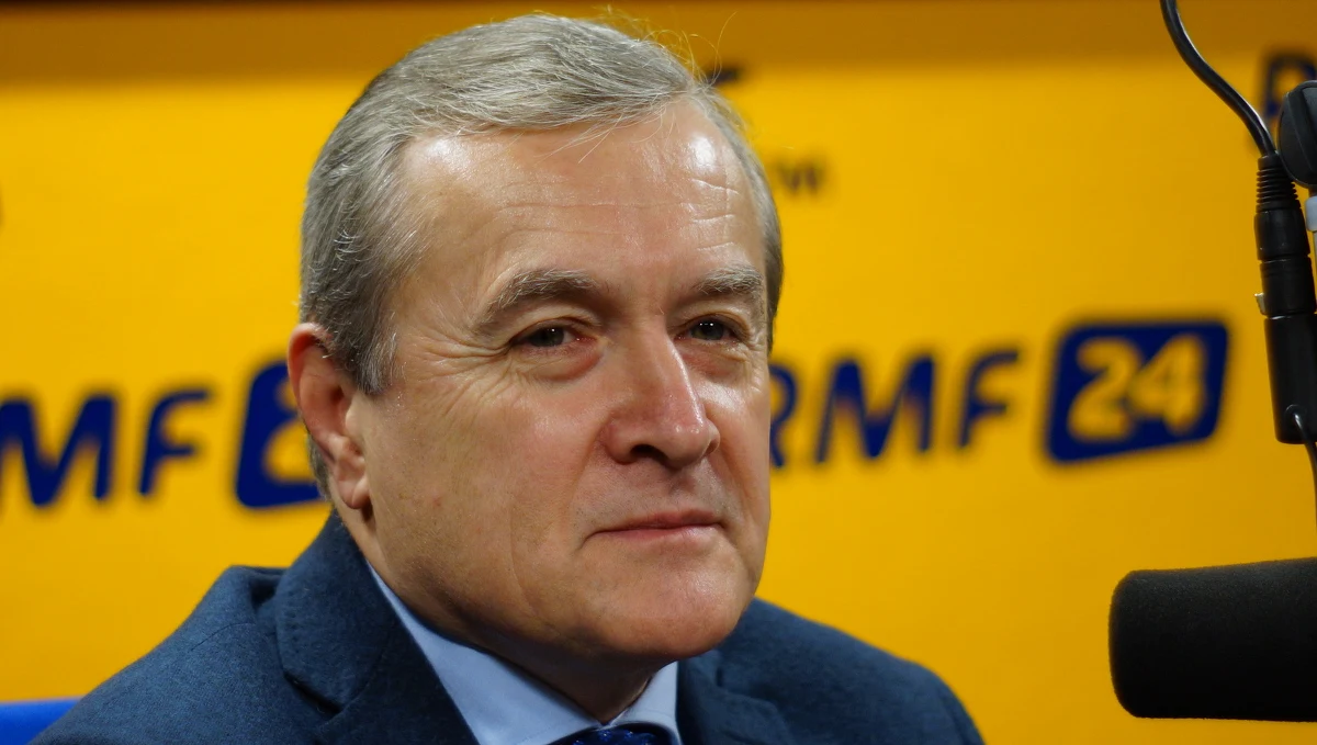 „Nowy VAT i podatek bankowy najprawdopodobniej uda się wprowadzić od stycznia 2016. To są rzeczy niezbędne, żeby zasilić budżet. Zapowiadamy to od wielu lat i to nie jest niespodzianka. Jeżeli się to powiedzie, to już w najbliższym roku będzie 500 zł na dziecko” – mówi w Kontrwywiadzie RMF FM szef Rady Programowej PiS prof. Piotr Gliński. „500 zł na dziecko to jest rozsądne. Polska bieda głównie jest lokowana w rodzinach wielodzietnych. Ekonomicznie to jest niezbędne” – dodaje. Podatek od hipermarketów? „Chcielibyśmy, żeby to było od 1 stycznia 2016” – odpowiada profesor. Zdaniem Glińskiego podatek bankowy przyniesie około 2 miliardów, podatek od hipermarketów – 4-5 miliardów. 
Pytany o likwidację gimnazjów odpowiada: „Tę reformę będzie można wprowadzić od 1 września 2016, ale będzie decydowała premier z ministrem edukacji”. „To propozycje programowe, które będą realizowane. Będziemy realizowali wszystkie, to tylko kwestia czasu” – zapowiada szef Rady Programowej PiS. 