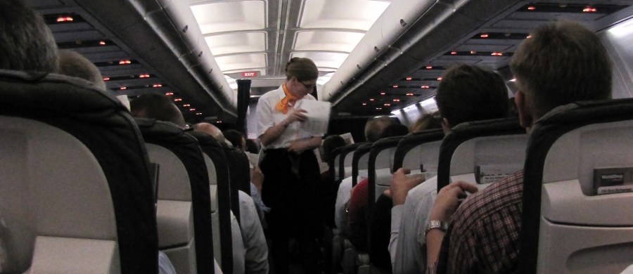 Słowacką turystkę wysadzono z samolotu za użycie toalety w klasie biznesowej. Jak podaje turecki portal BGN News, a za nim słowackie media, pasażerka leciała liniami Air Berlin z Wiednia do Abu Zabi. Samolot przymusowo lądował jednak w tureckiej prowincji Erzurum. 