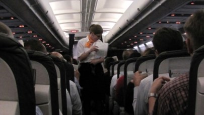 Wysadzili pasażerkę z samolotu za… użycie toalety