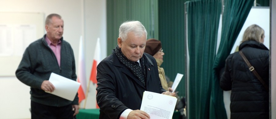 Szef PiS Jarosław Kaczyński jest eurosceptykiem, ale nie wrogiem Europy i umie docenić korzyści, jakie jego kraj odniósł dzięki członkostwu w Unii Europejskiej - ocenia austriacki dziennik "Die Presse". "Współpraca z Polską w najbliższym czasie może być rzeczywiście trudniejsza niż łatwiejsza, ale czy uzasadnia to jazgotliwe ostrzeżenia, które padają, odkąd narodowo-konserwatywny PiS odniósł wyborcze zwycięstwo? Raczej nie" - podkreśla gazeta.